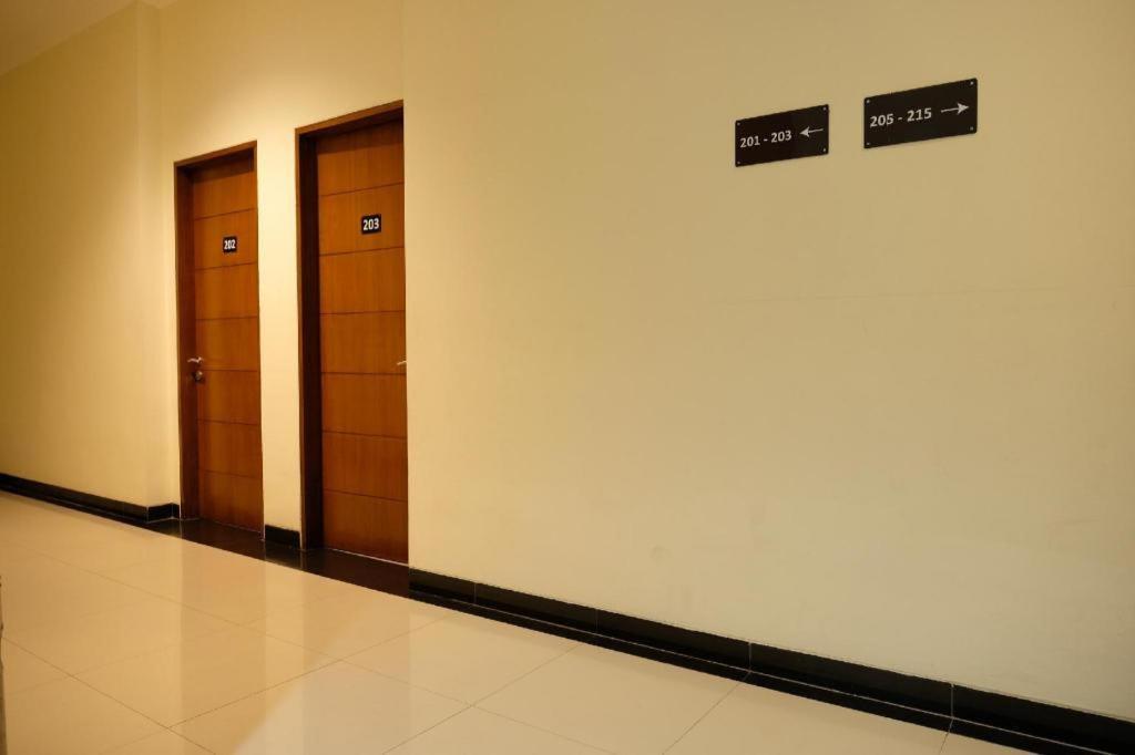 Oyo 1616 Hotel Central City 2 Tanjung Pandan Eksteriør bilde