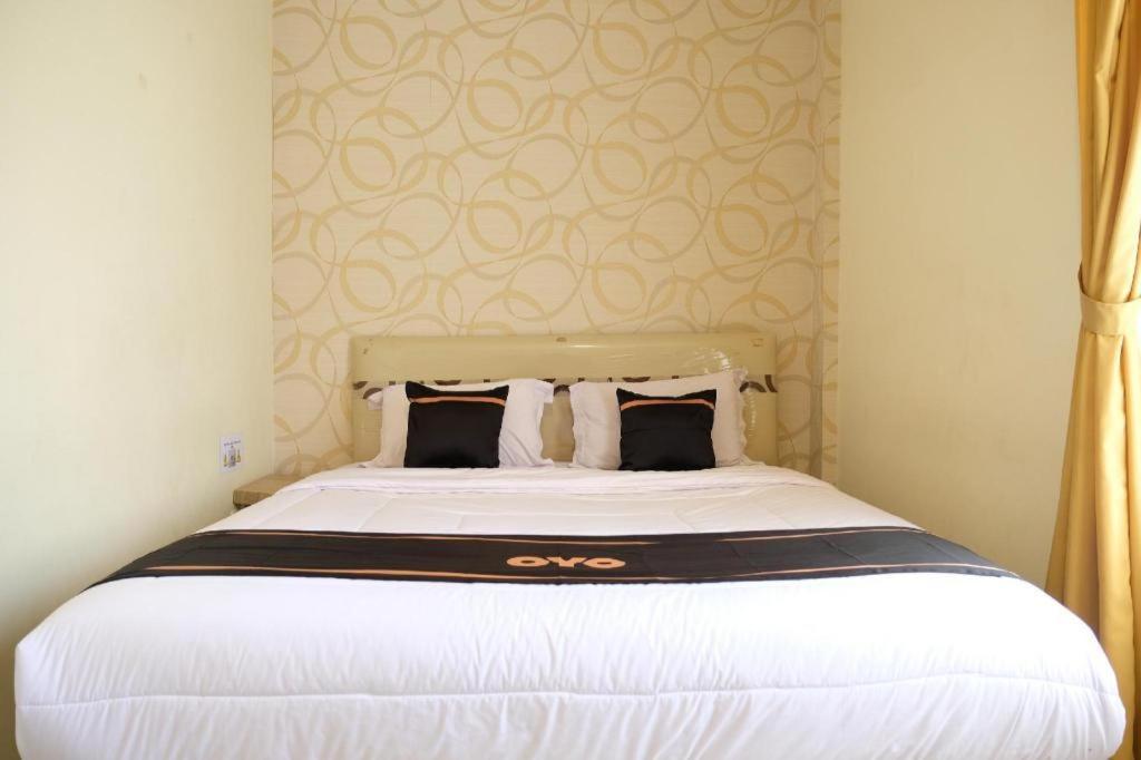 Oyo 1616 Hotel Central City 2 Tanjung Pandan Eksteriør bilde