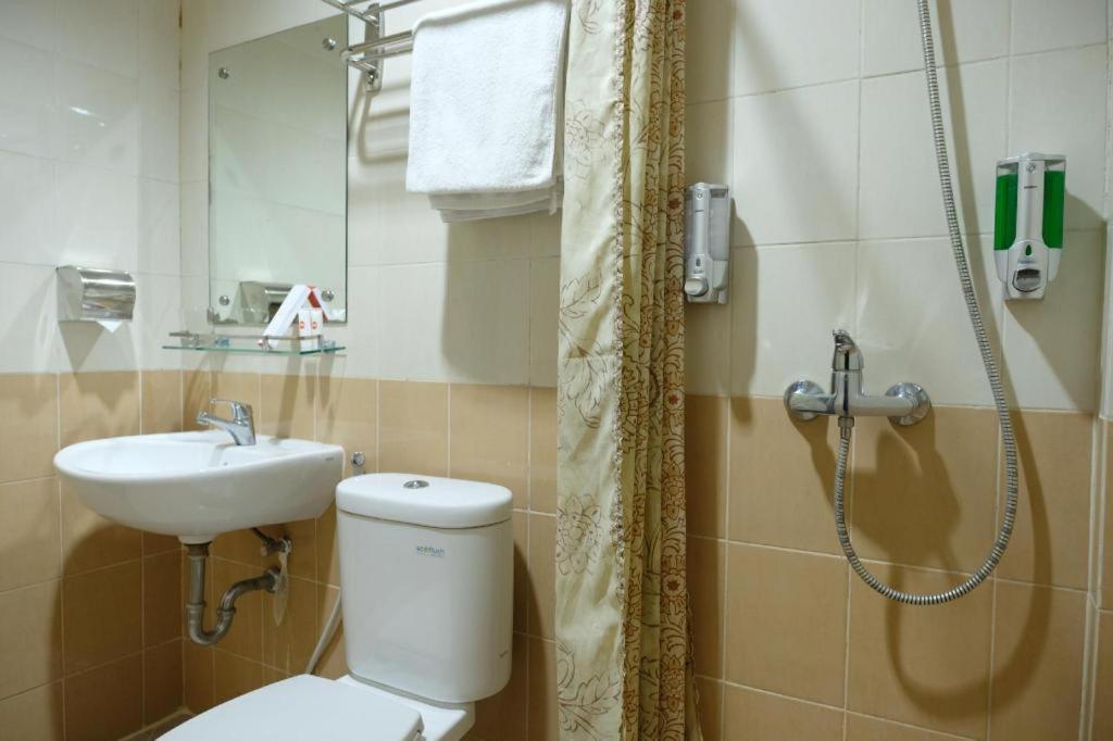 Oyo 1616 Hotel Central City 2 Tanjung Pandan Eksteriør bilde