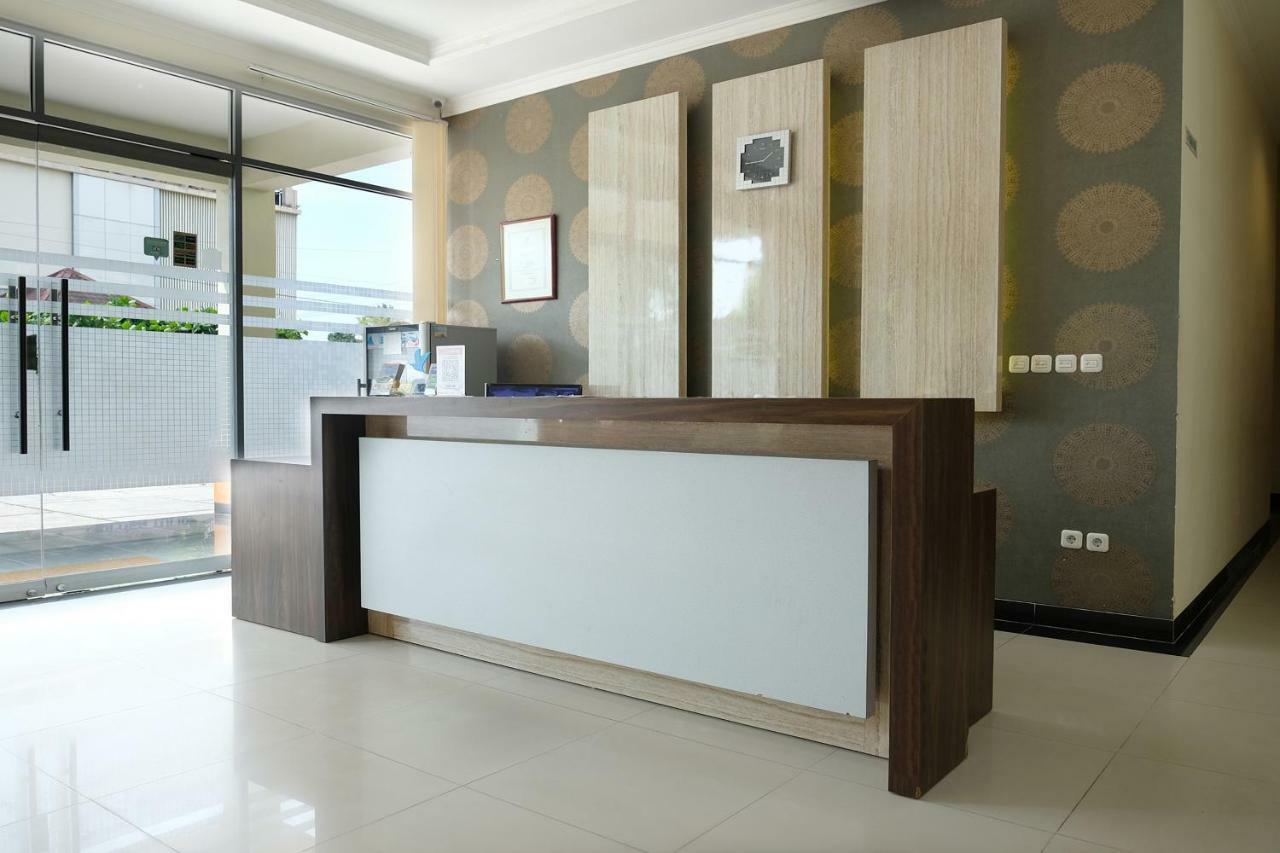 Oyo 1616 Hotel Central City 2 Tanjung Pandan Eksteriør bilde