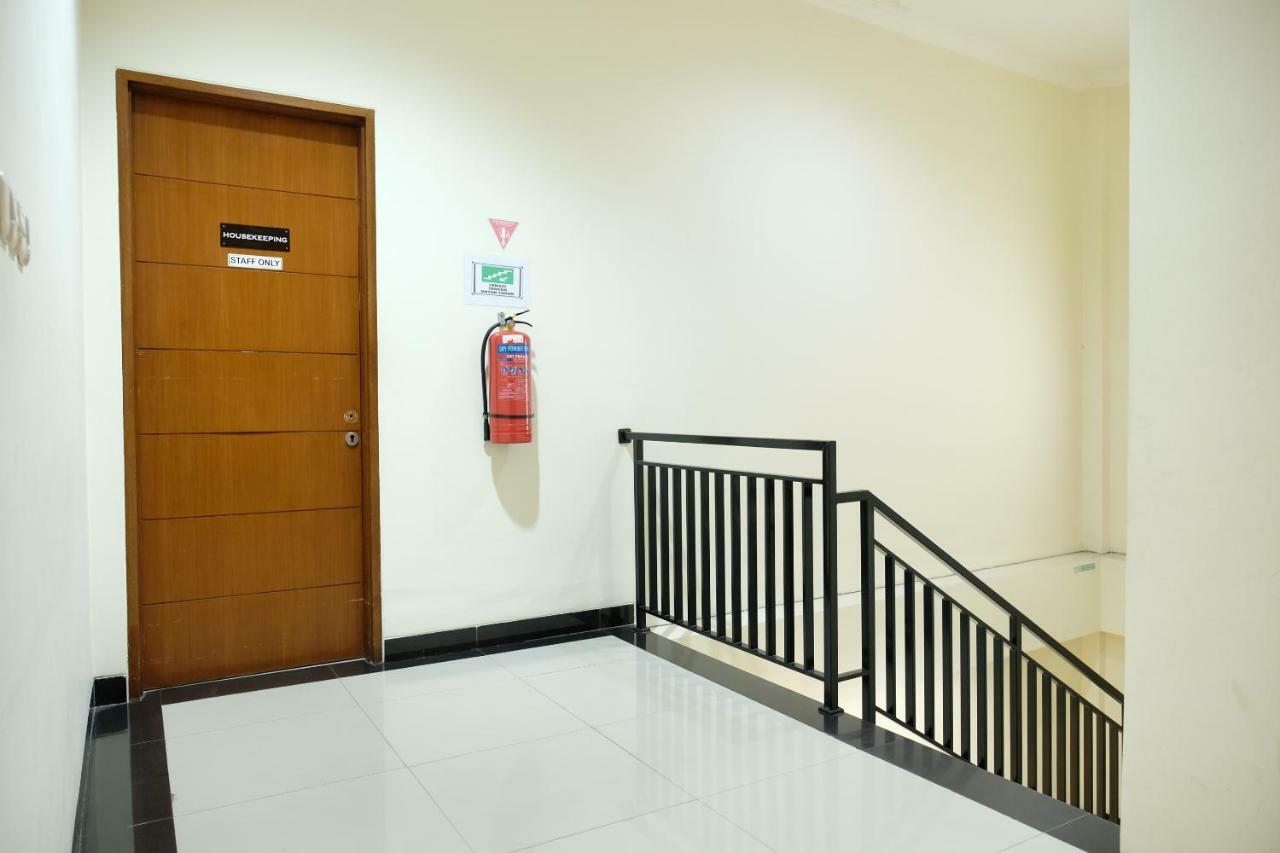 Oyo 1616 Hotel Central City 2 Tanjung Pandan Eksteriør bilde