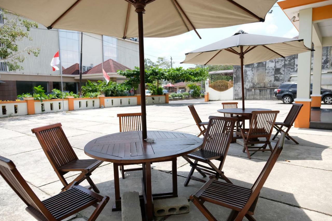 Oyo 1616 Hotel Central City 2 Tanjung Pandan Eksteriør bilde
