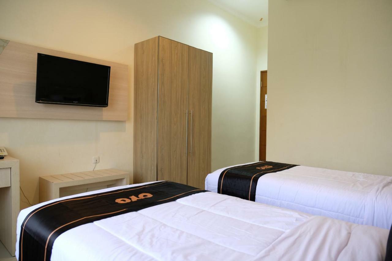 Oyo 1616 Hotel Central City 2 Tanjung Pandan Eksteriør bilde