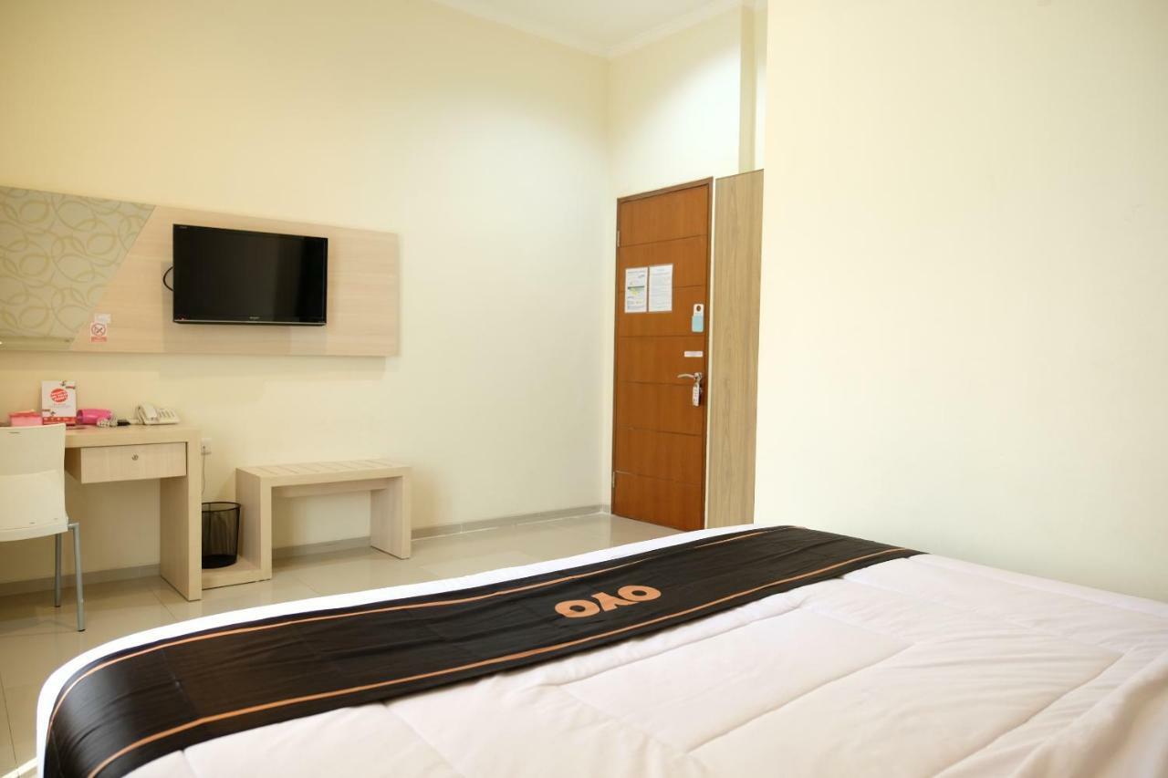 Oyo 1616 Hotel Central City 2 Tanjung Pandan Eksteriør bilde