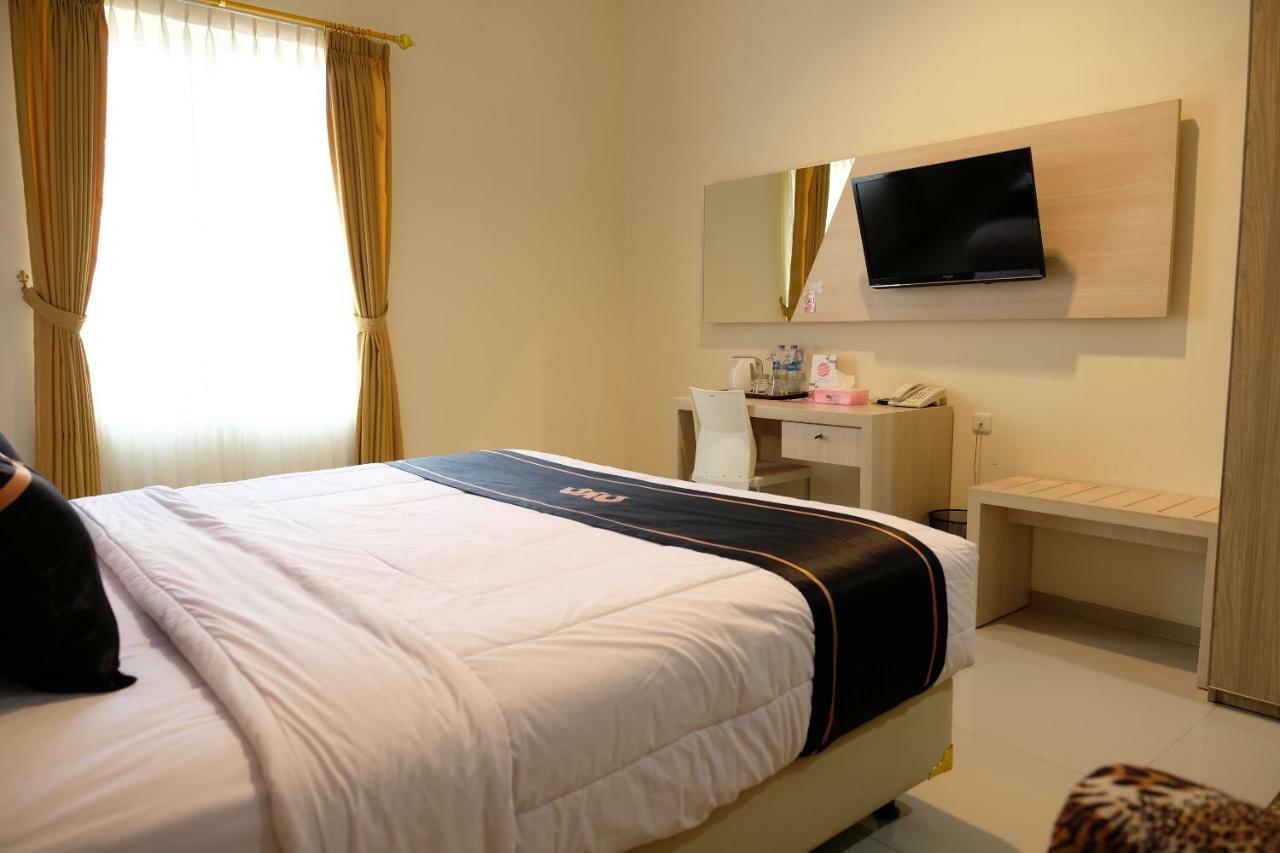 Oyo 1616 Hotel Central City 2 Tanjung Pandan Eksteriør bilde
