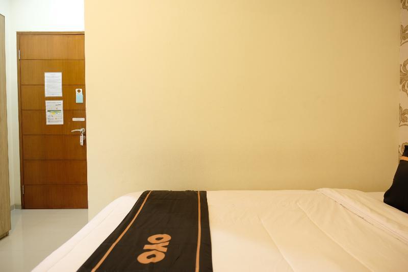 Oyo 1616 Hotel Central City 2 Tanjung Pandan Eksteriør bilde