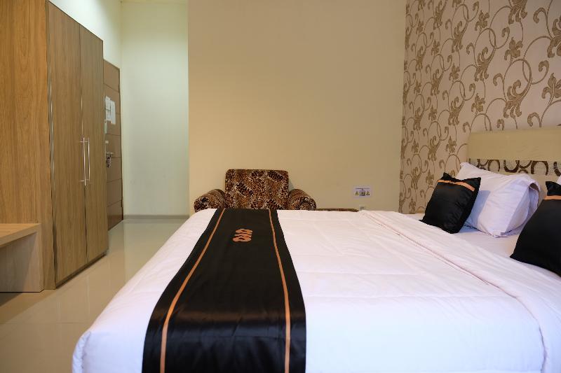 Oyo 1616 Hotel Central City 2 Tanjung Pandan Eksteriør bilde