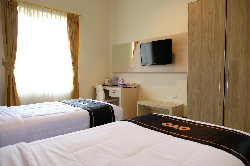 Oyo 1616 Hotel Central City 2 Tanjung Pandan Eksteriør bilde